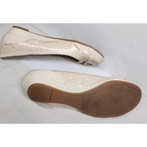 Lifestride Women’s 9M Slip Ons Cream Snake Skin Texture W/ Buckle Low Wedge Heel - Picture 9 of 14